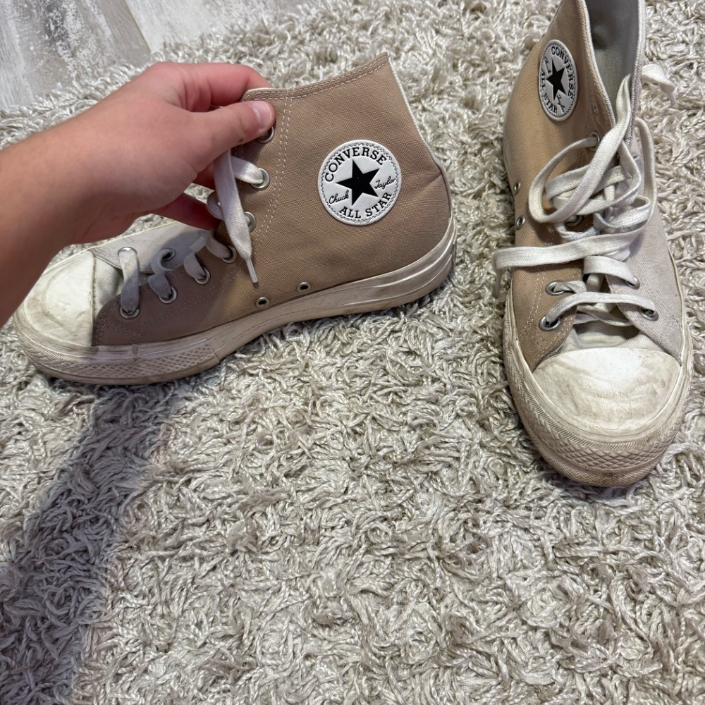 Womens High Top Two Toned Converse Size 9.5